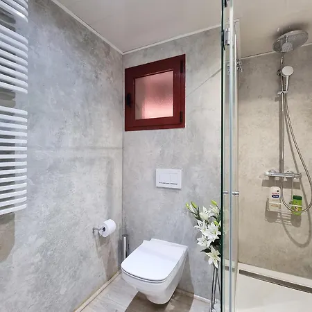 Luxury In Jardines De Don Carlos Apartment Marbella