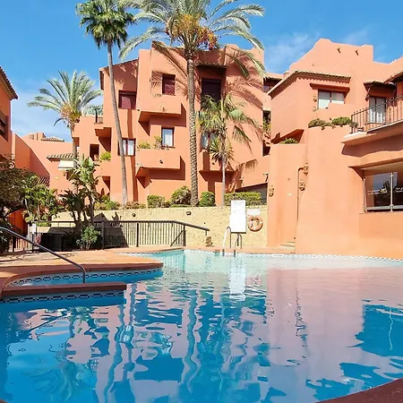 Luxury In Jardines De Don Carlos Apartment Marbella